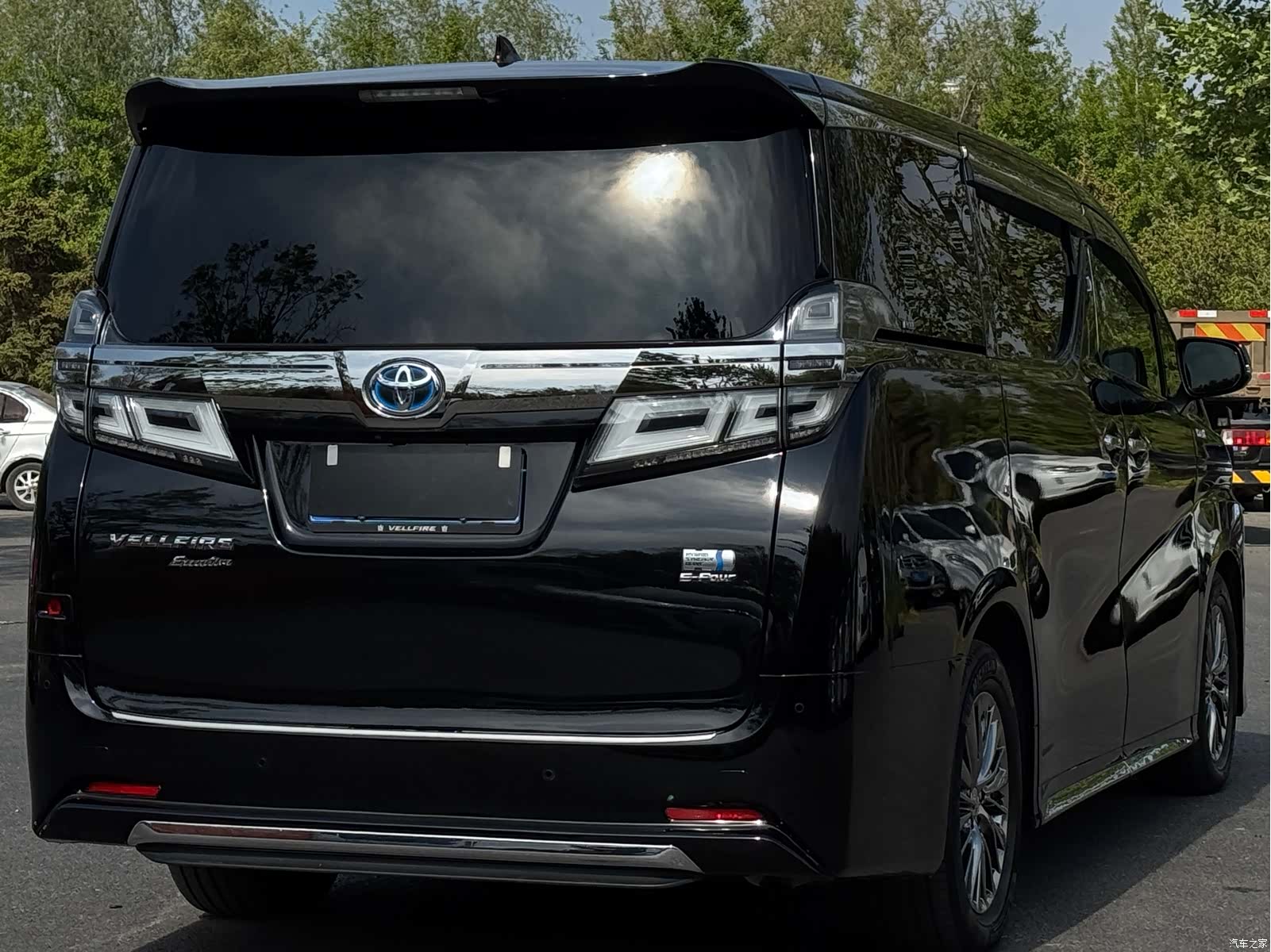 Toyota Vellfire, 2021 4
