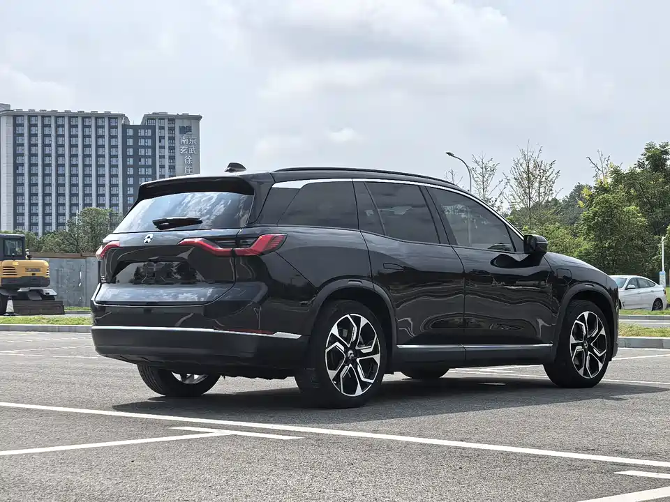 NIO ES8