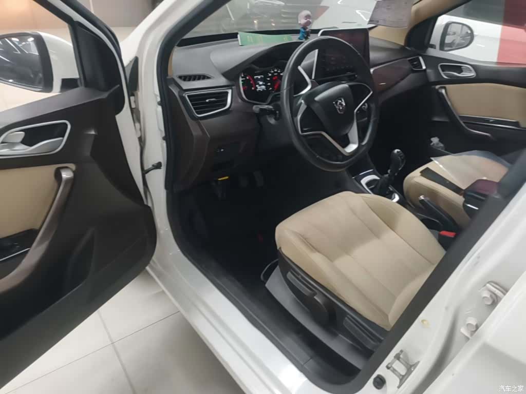 Wuling 310W, 2018 16