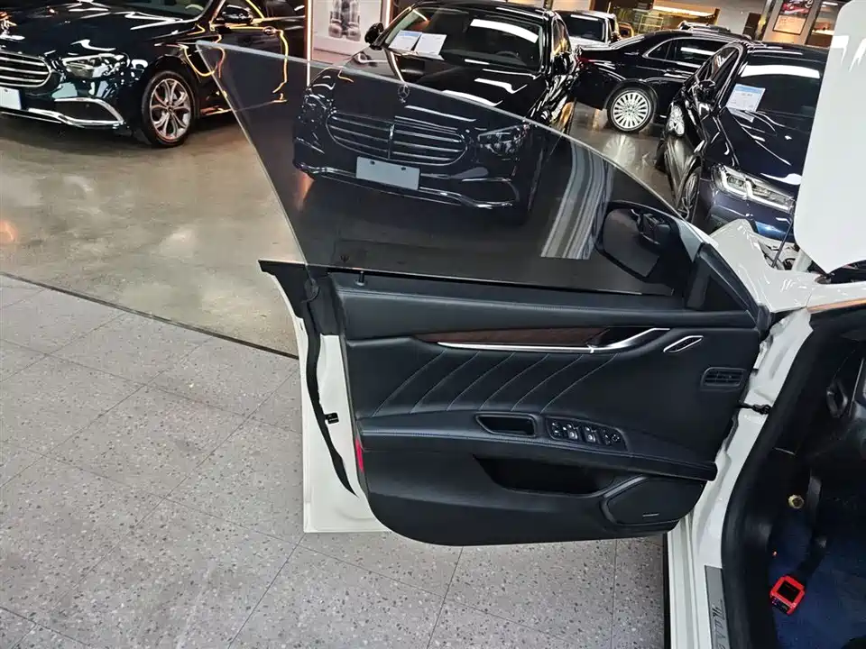 Maserati Ghibli Maserati Ghibli