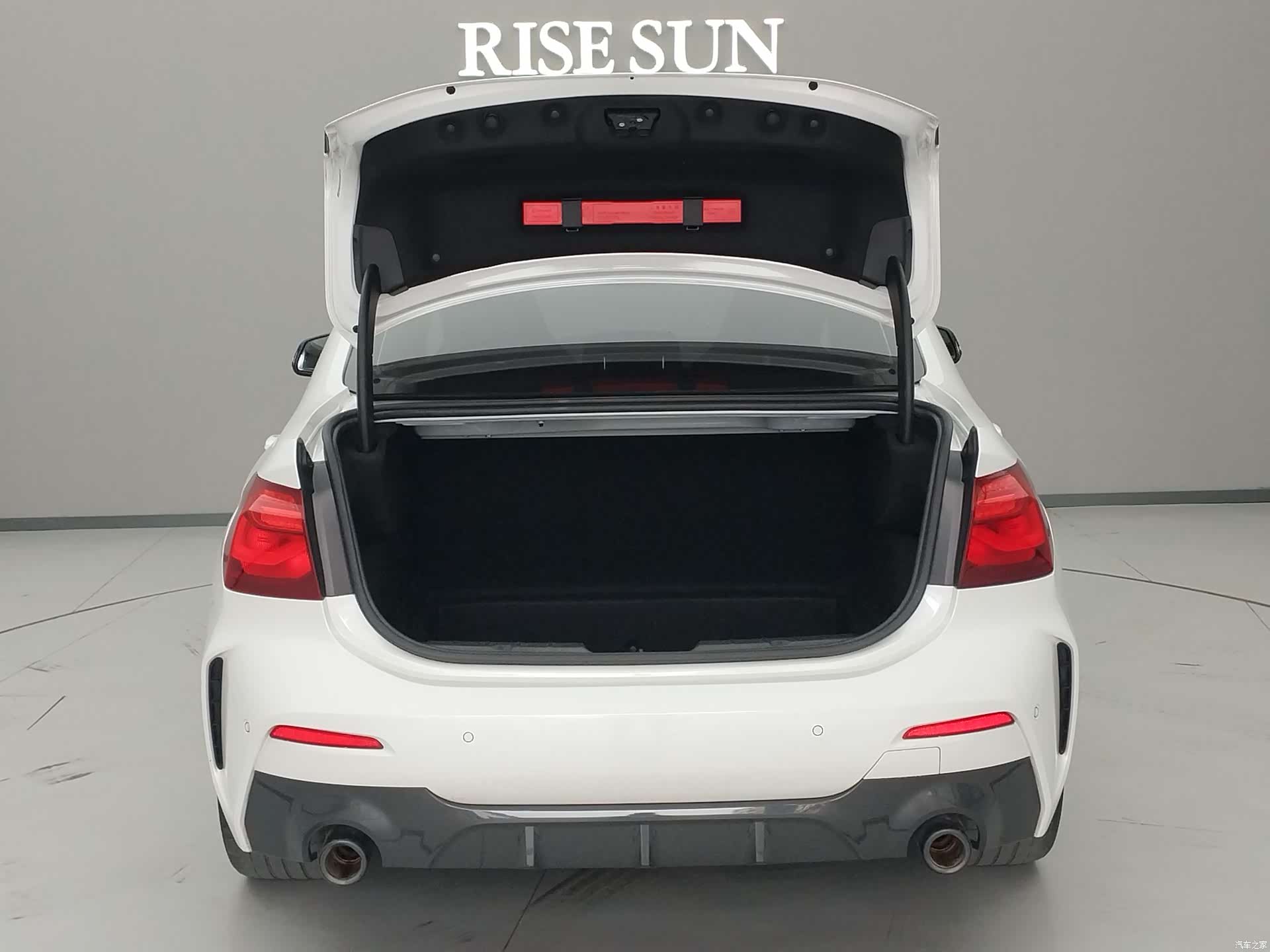 BMW 1 Series, 2023 все фото