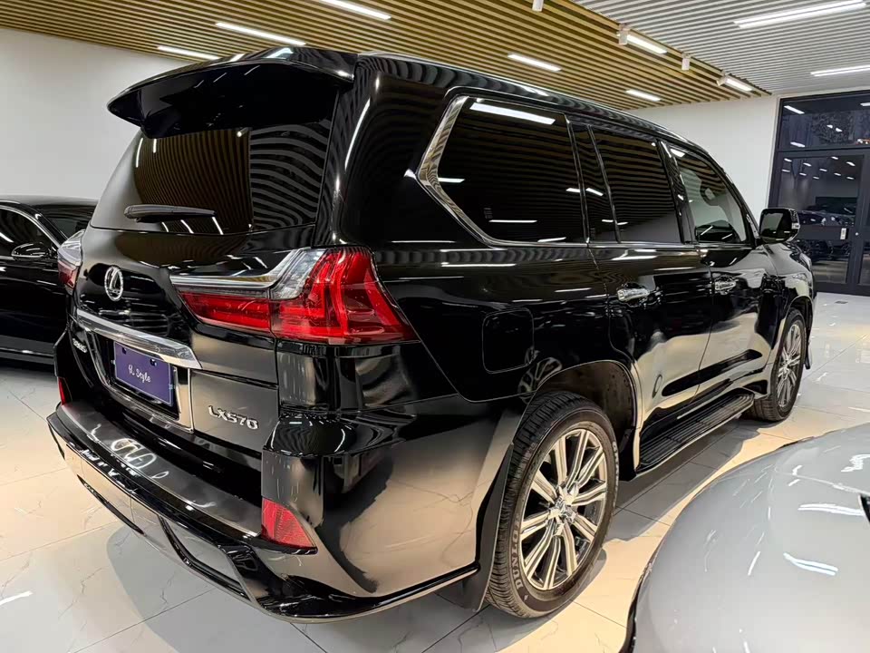 Lexus LX
