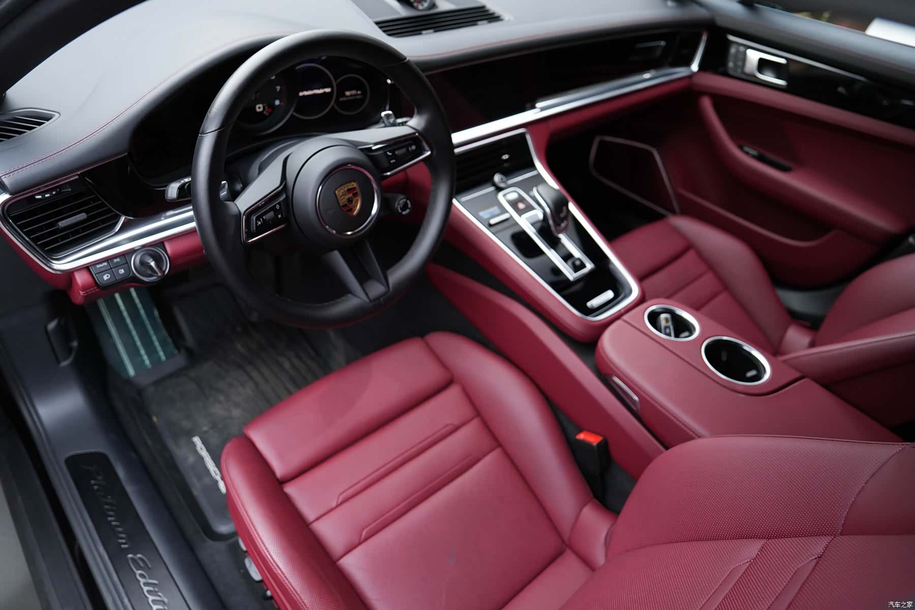 Porsche Panamera, 2023 10