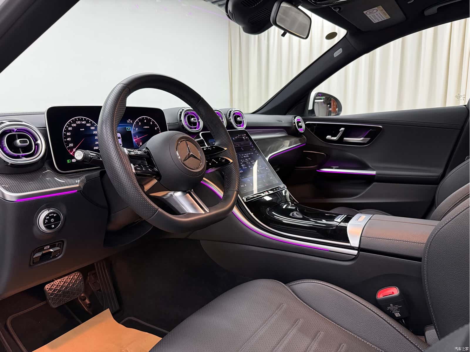 Mercedes-Benz C-Class, 2024 4