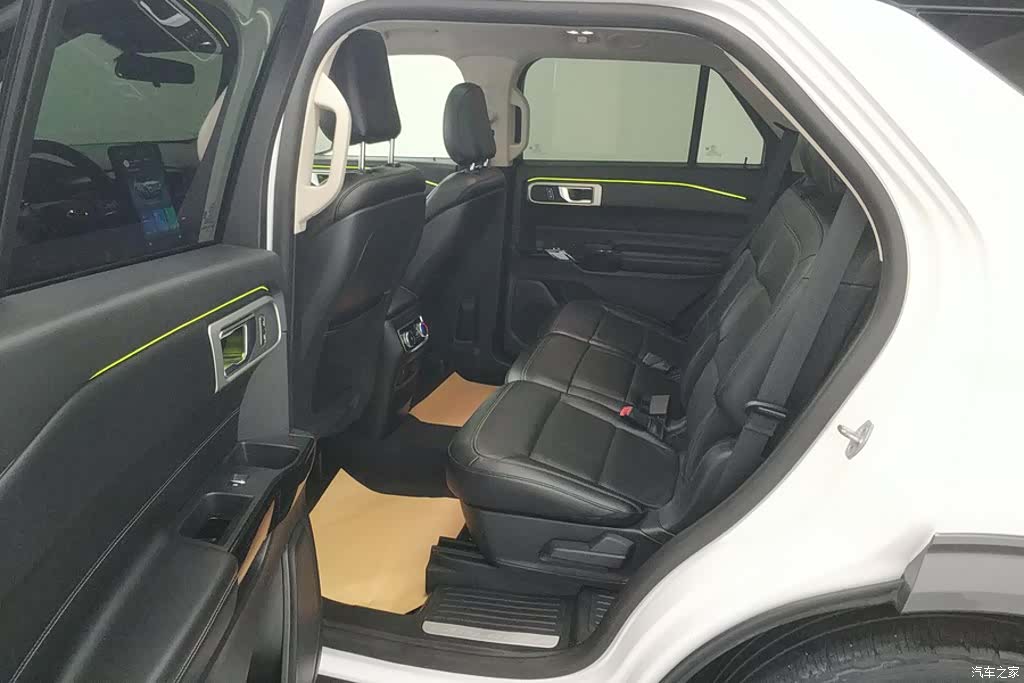 Ford Explorer, 2021 11