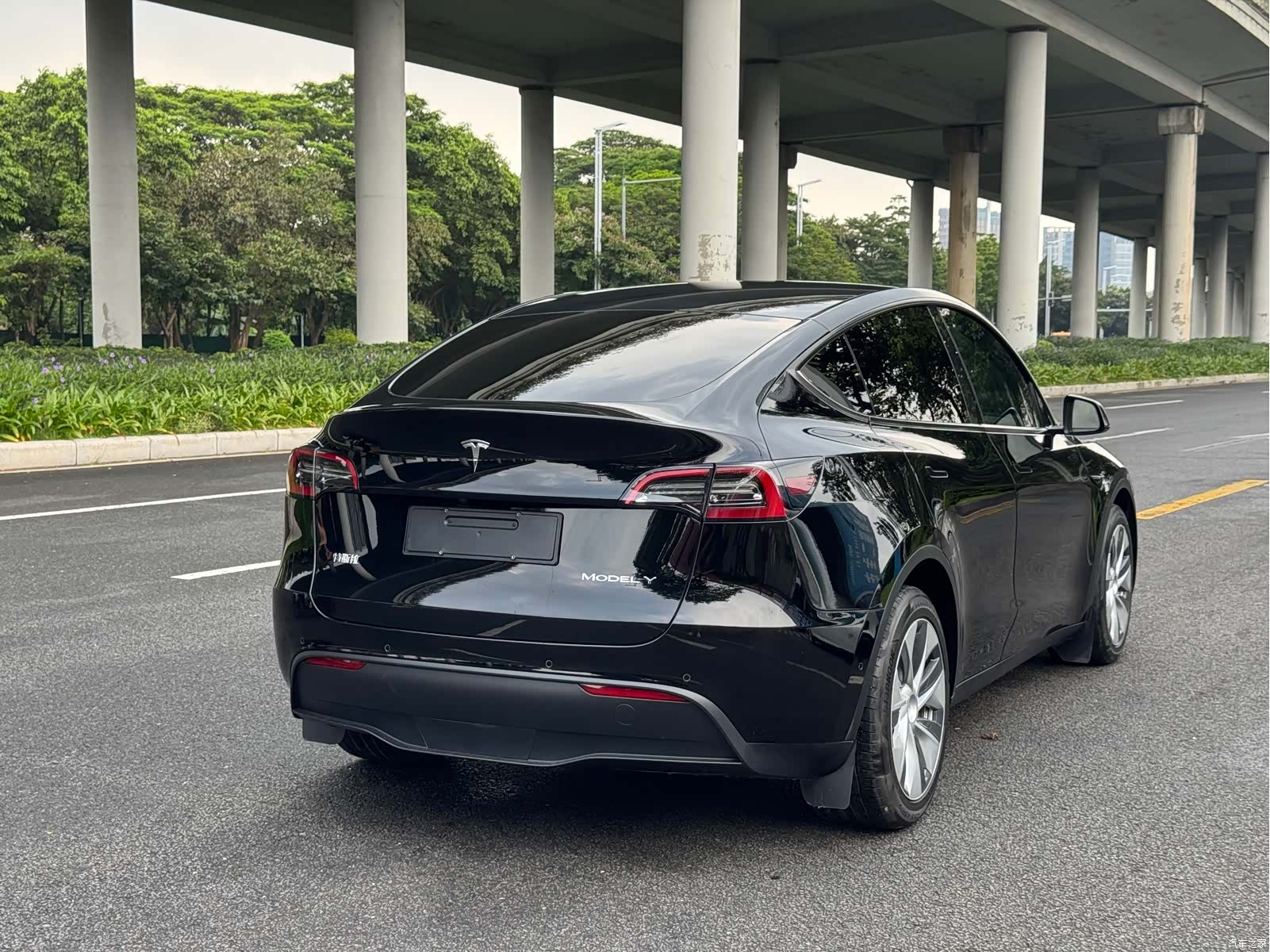 Tesla Model Y, 2021 3