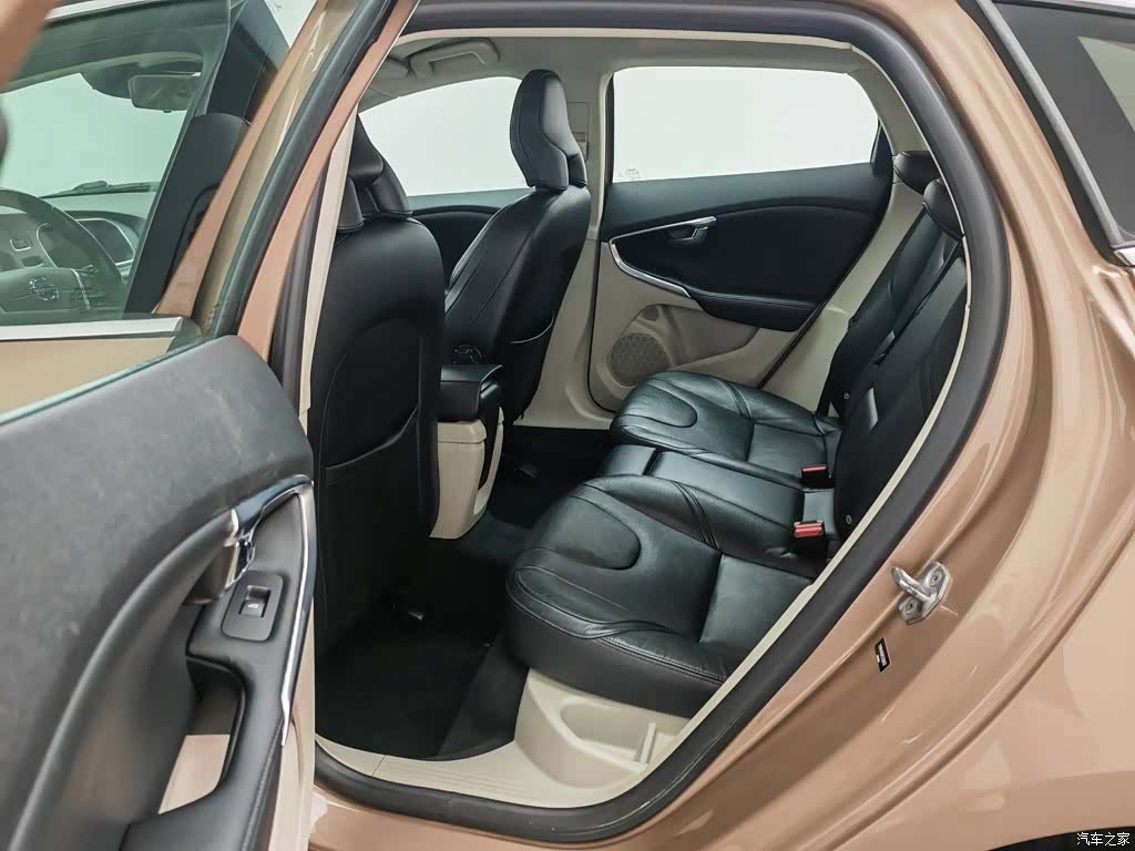Volvo V40, 2015 15