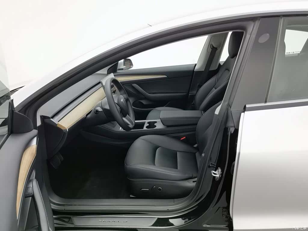 Tesla Model 3, 2022 10