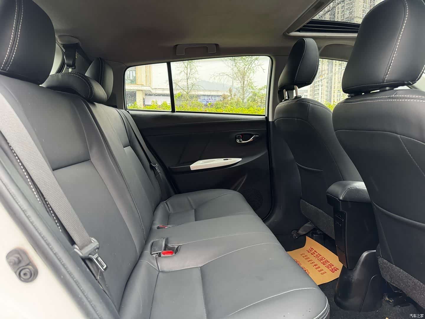 Toyota YARiS L, 2015 11