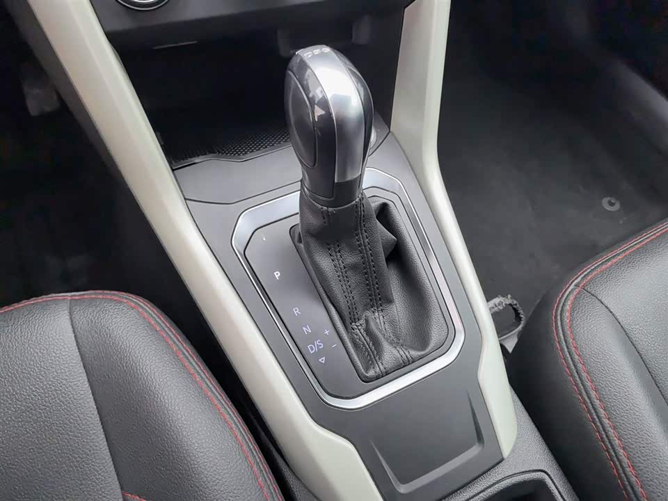 Volkswagen T-ROC exploring Songs