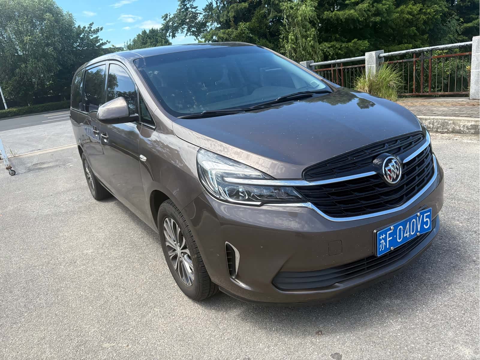 Buick GL8, 2022 3
