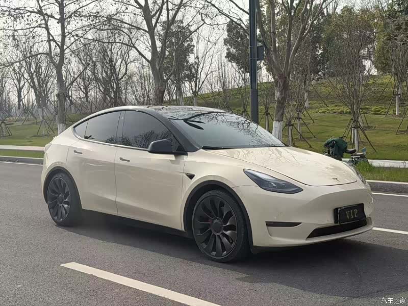 Tesla Model Y, 2022 3