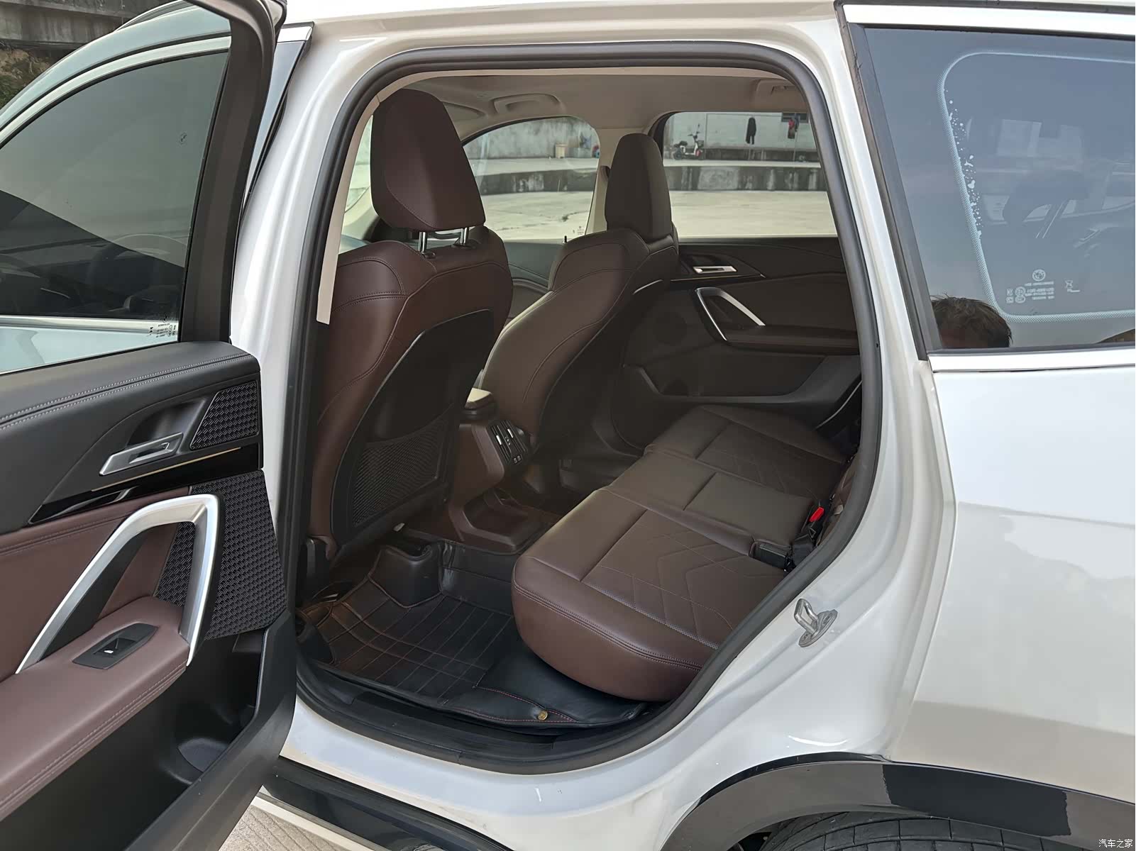 BMW X1, 2023 все фото