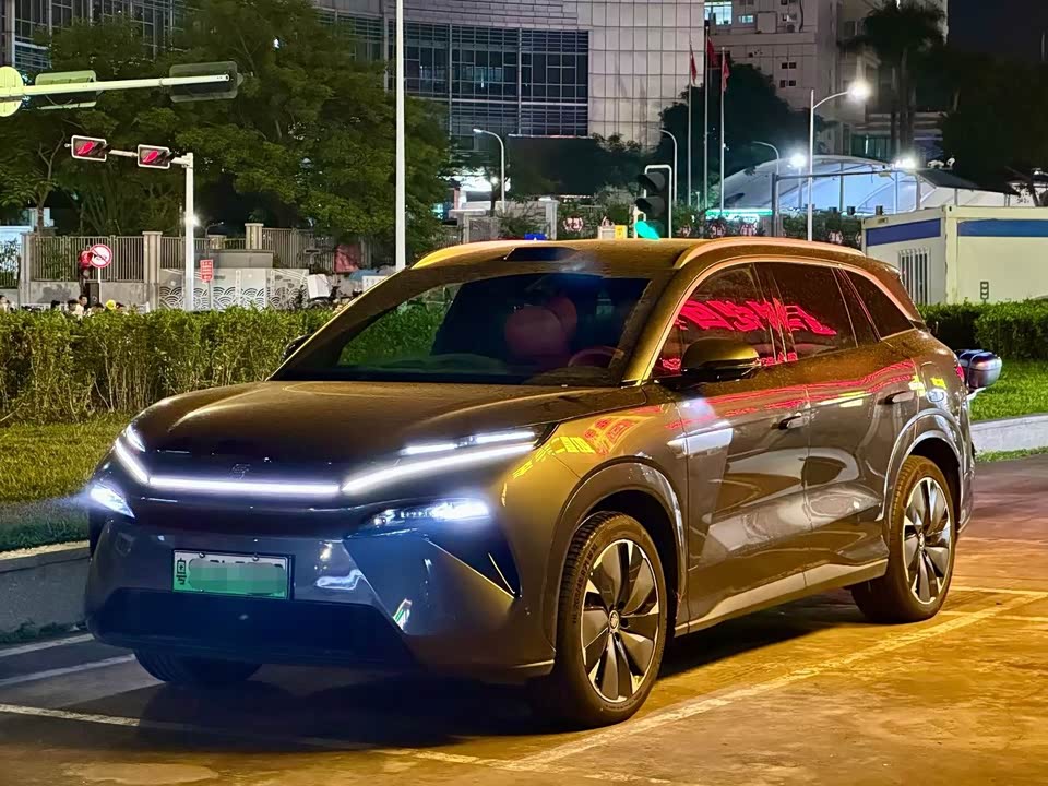 BYD Tang L