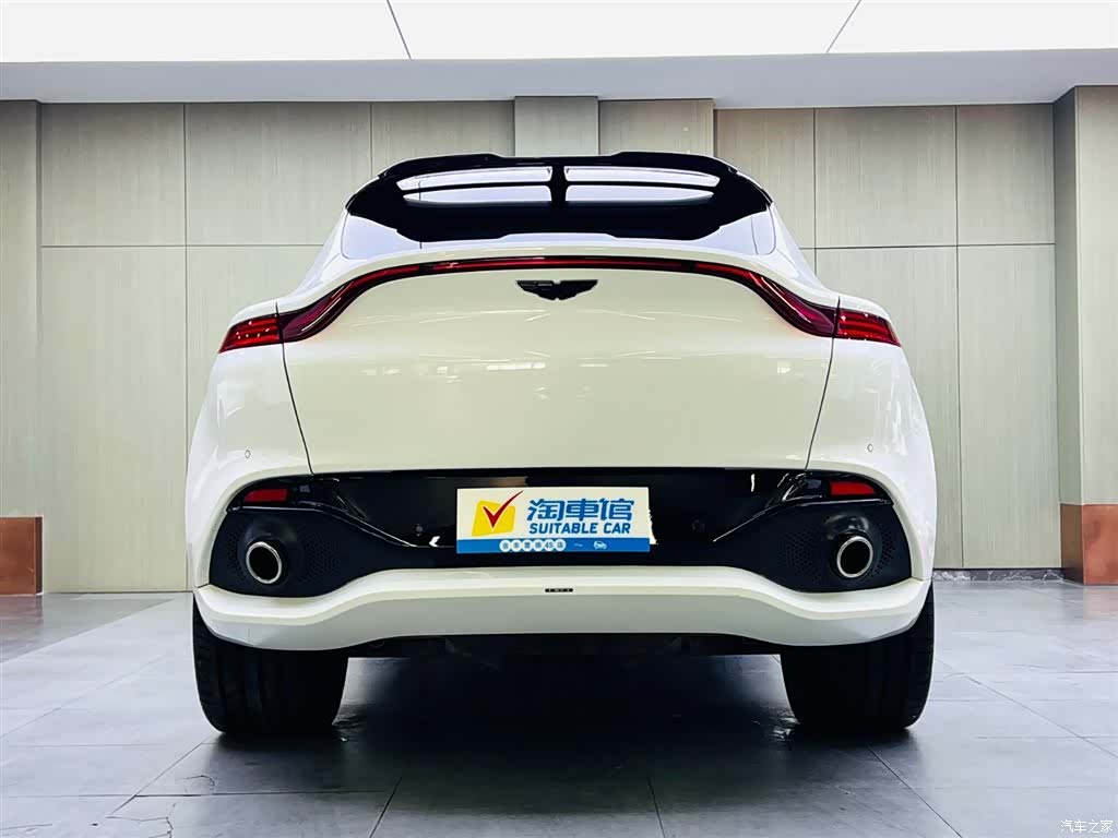 Aston Martin DBX, 2021 все фото