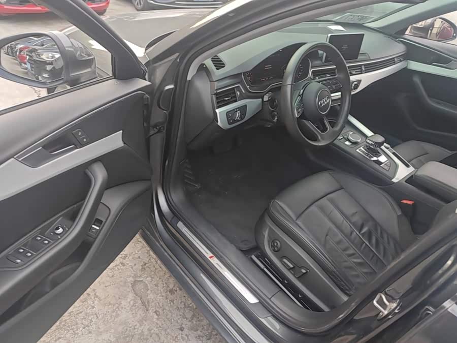 Audi A4L 2020, фото 16