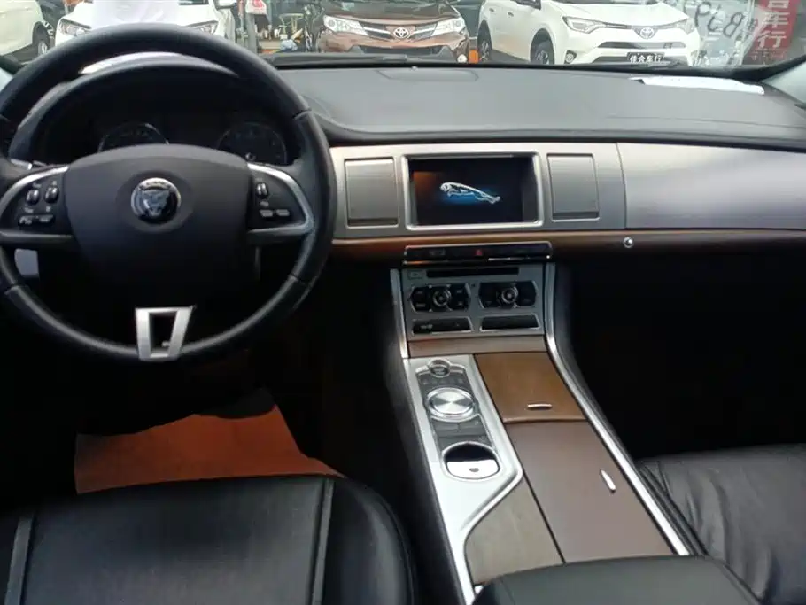 Jaguar XF