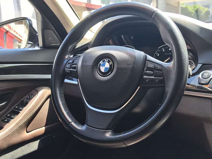 BMW 5 Series, 2017 года фото 12