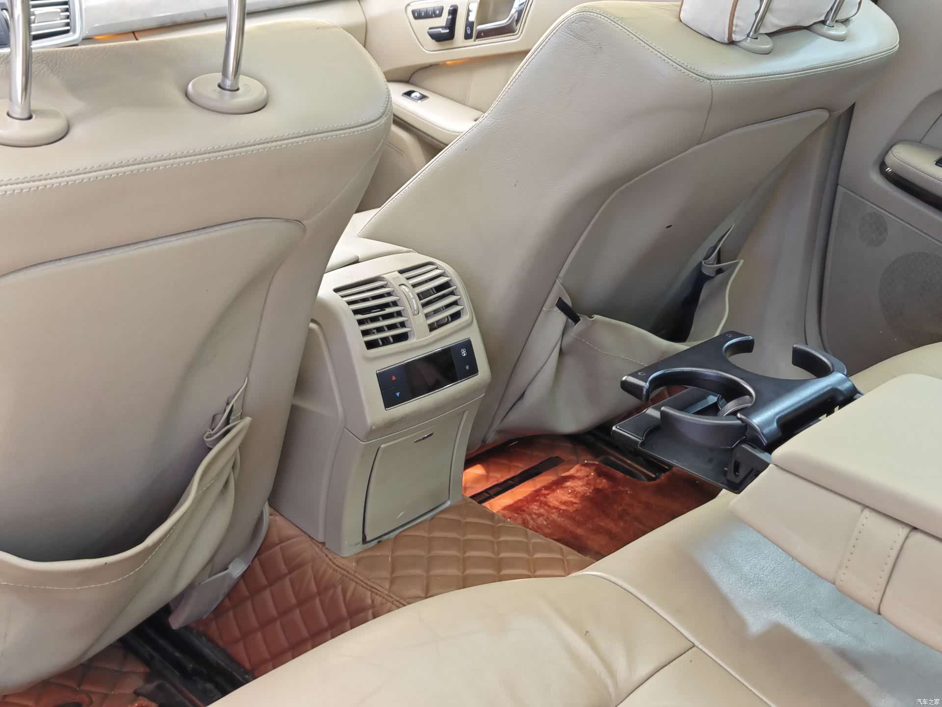 Mercedes-Benz E-Class, 2009 25
