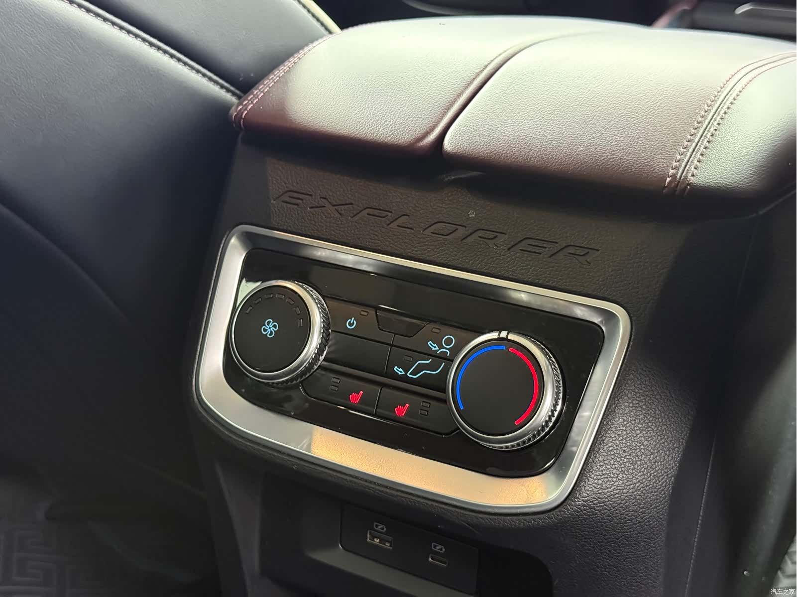 Ford Explorer, 2023 11