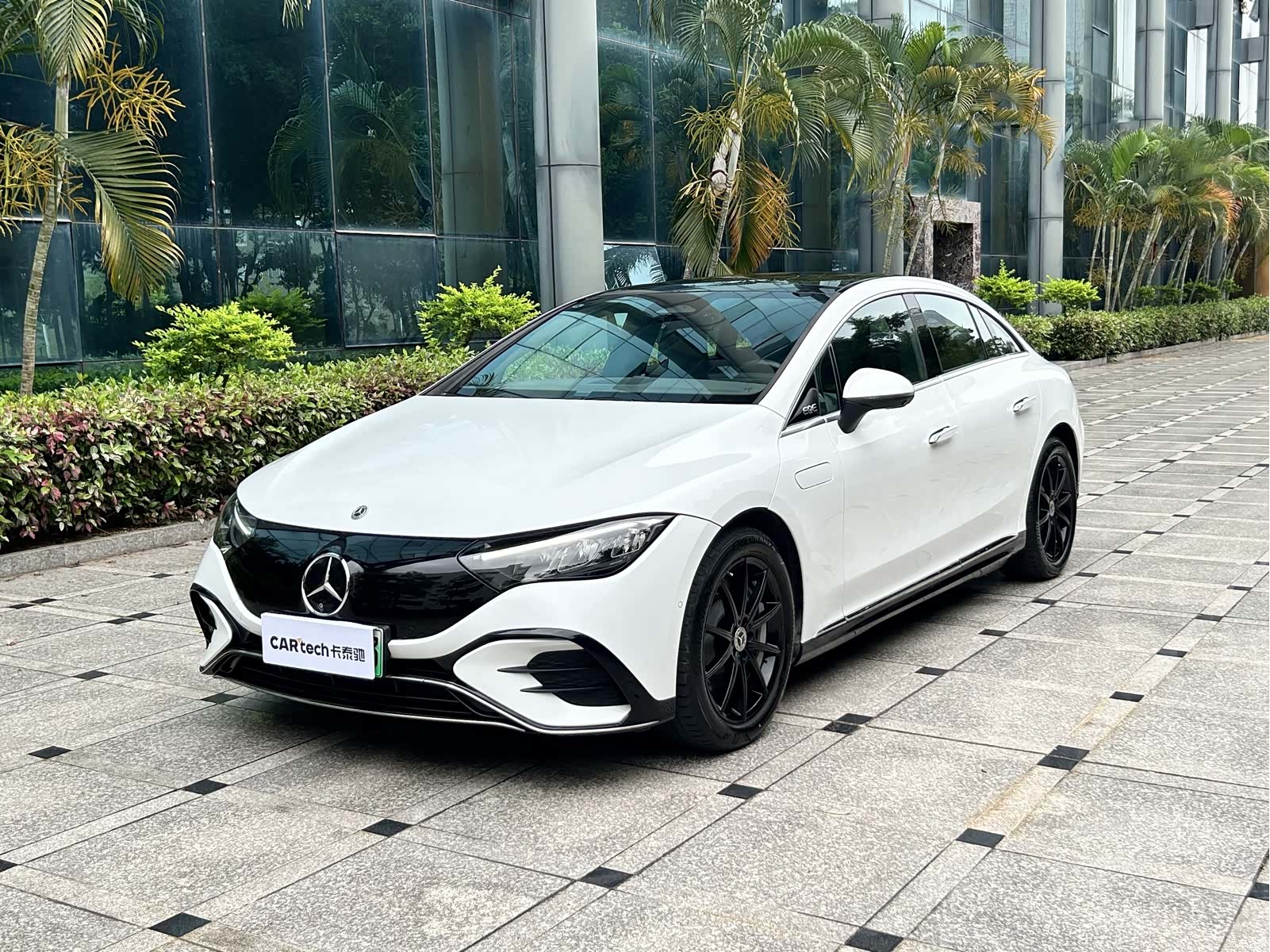 Mercedes-Benz EQE, 2023 1