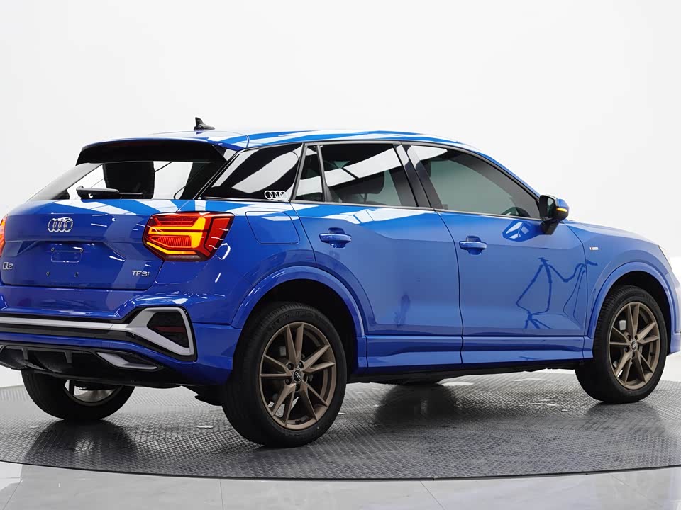Audi Q2L