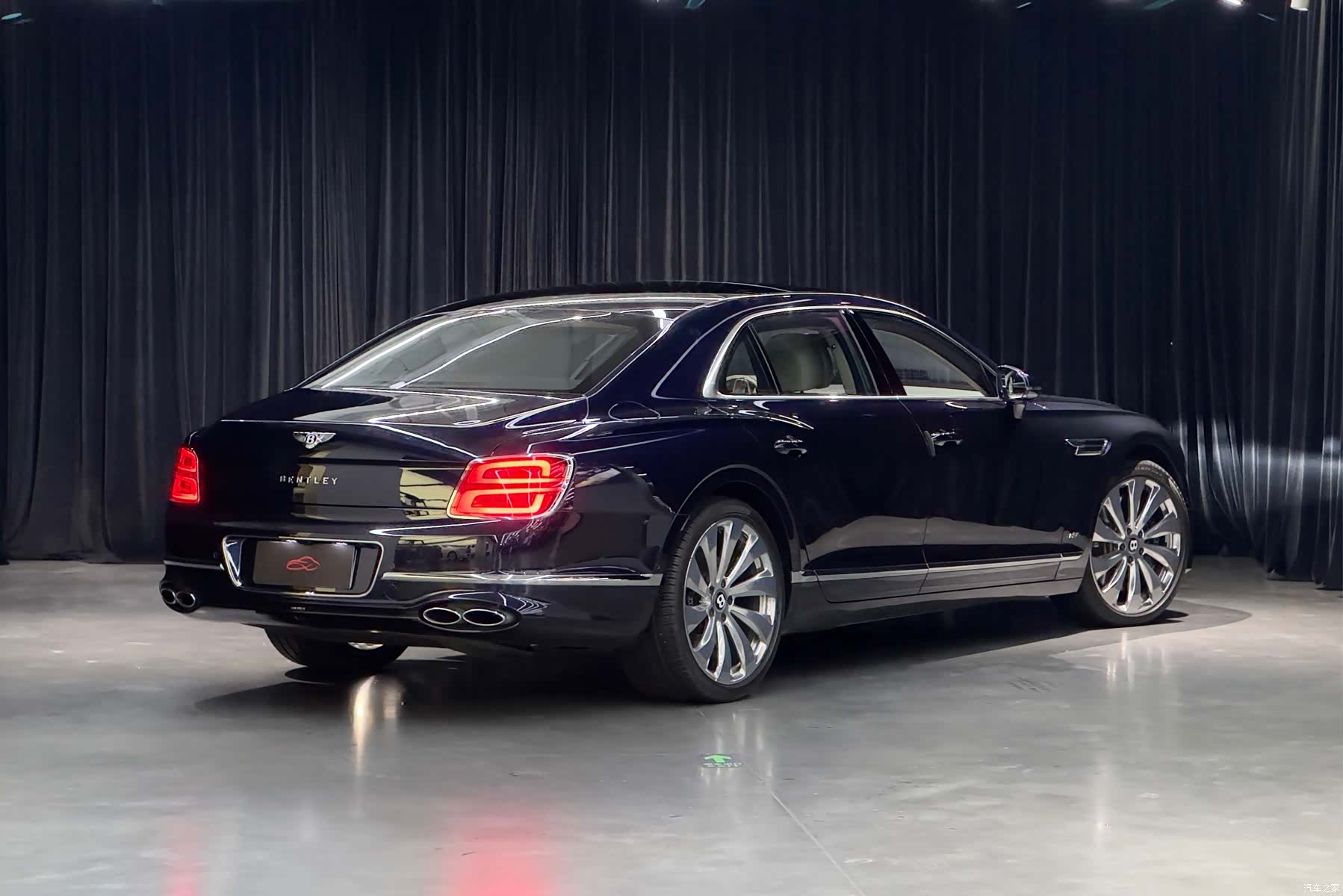 Bentley Flying Spur, 2022 6