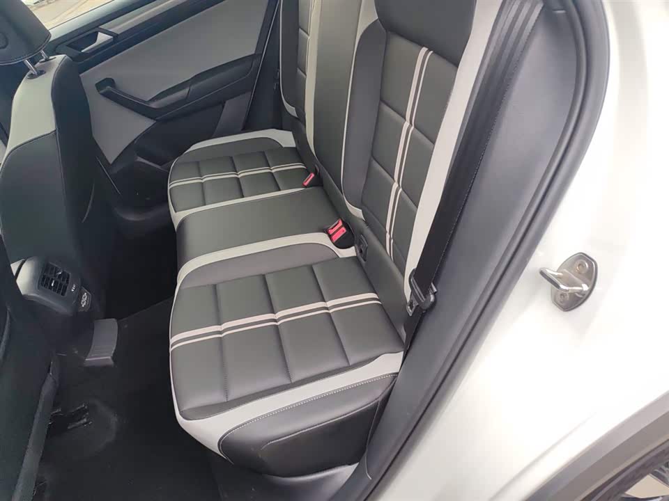 Volkswagen T-ROC exploring Songs