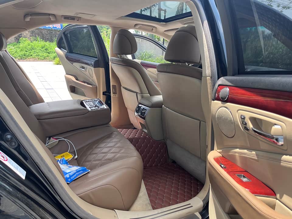 Lexus LS