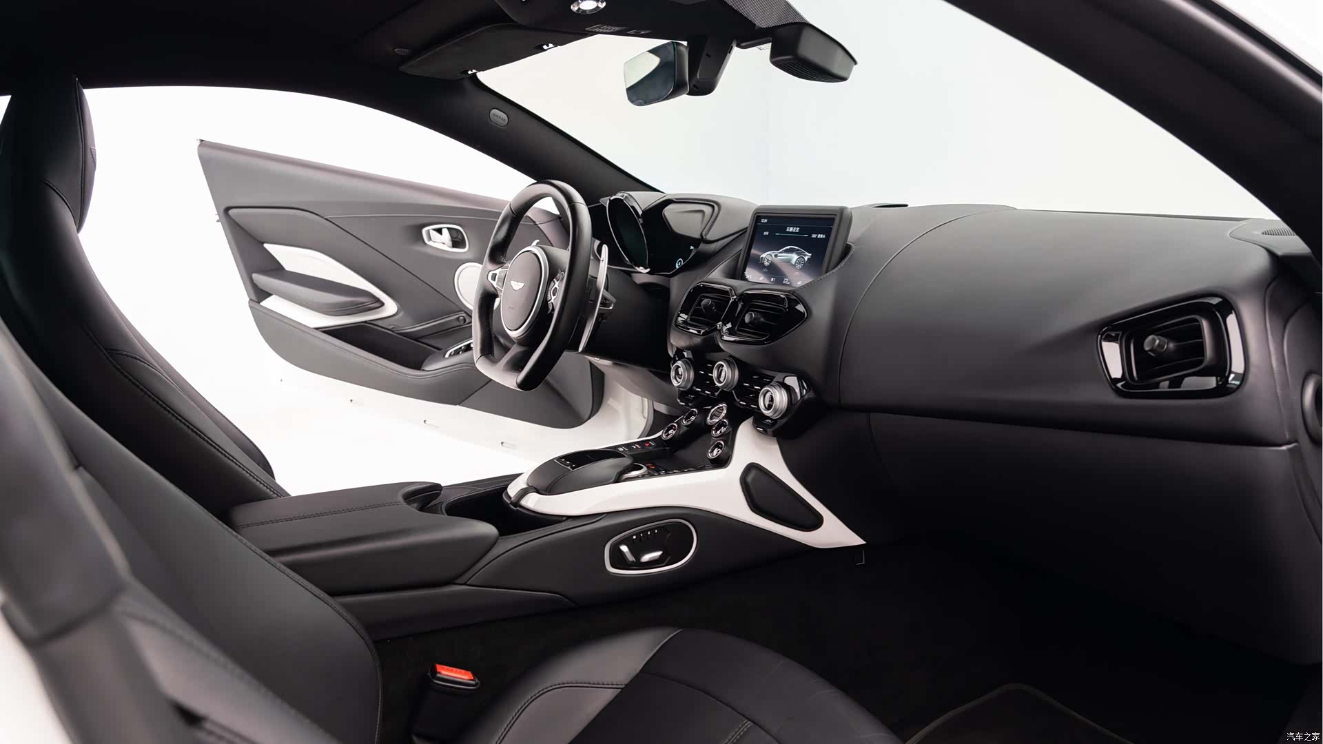 Aston Martin Vantage, 2022 11