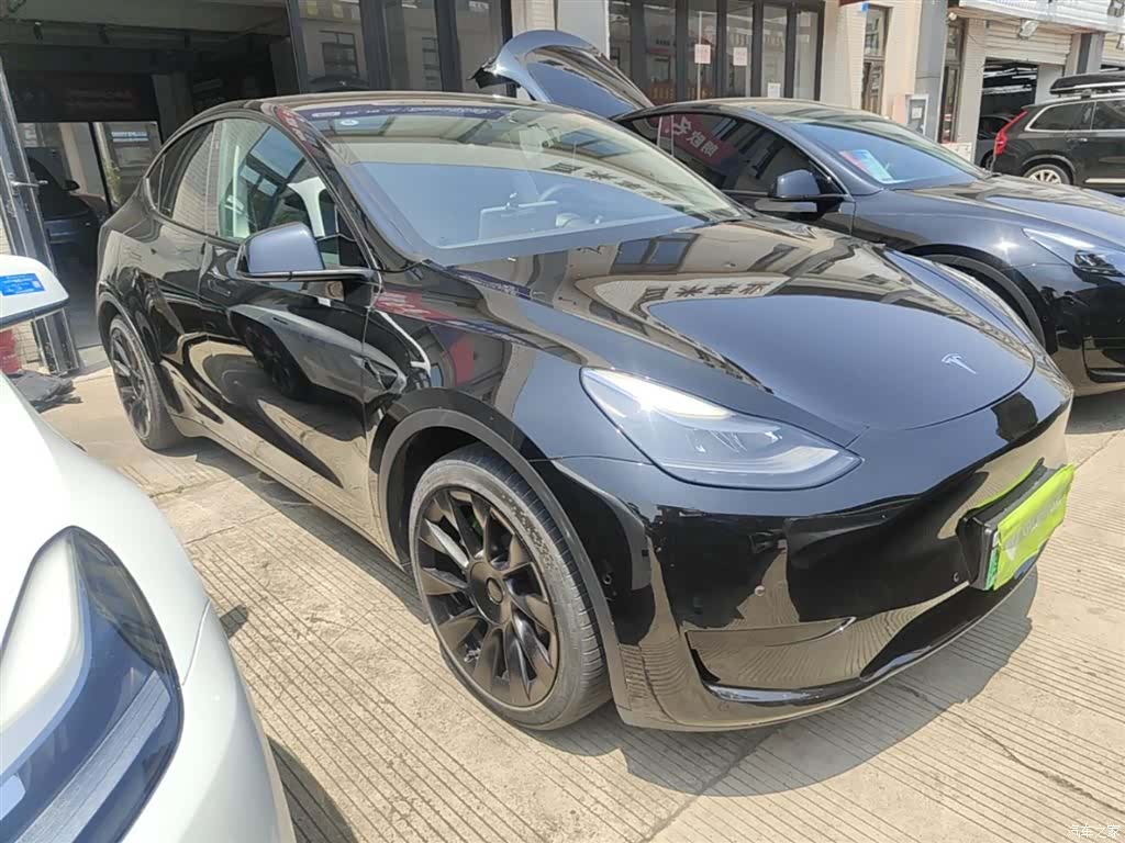Tesla Model Y, 2022 4