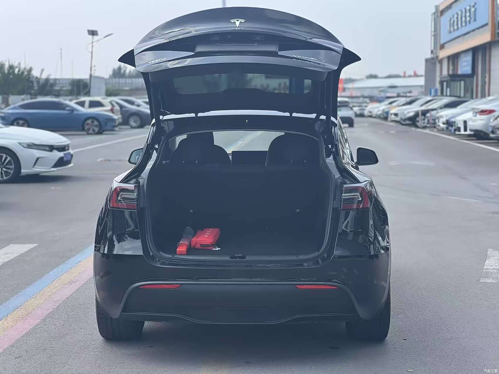 Tesla Model Y, 2023 9