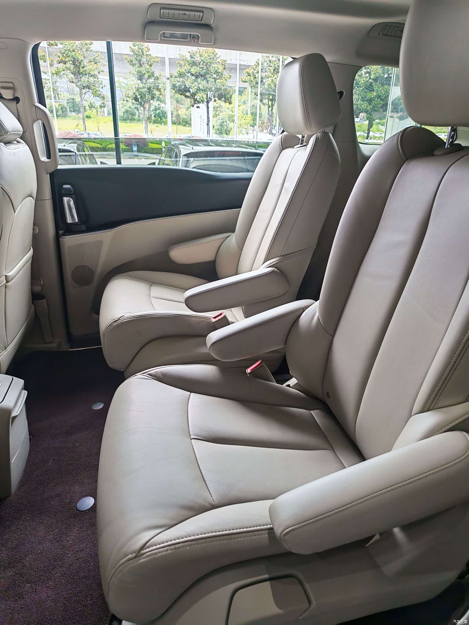 Buick GL8, 2019 13