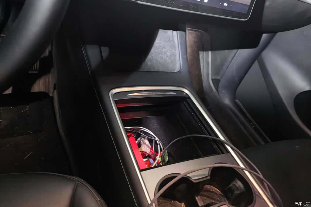 Tesla Model Y, 2023 16
