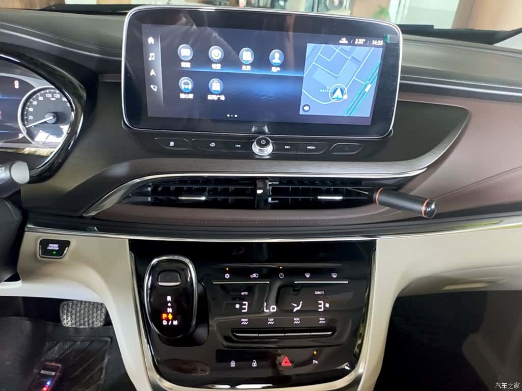 Buick GL8, 2023 13