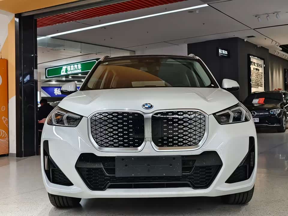 BMW iX1