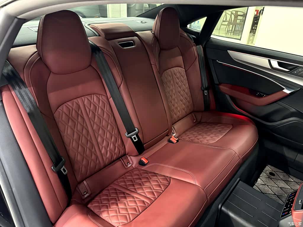 Audi A7L, 2024 13