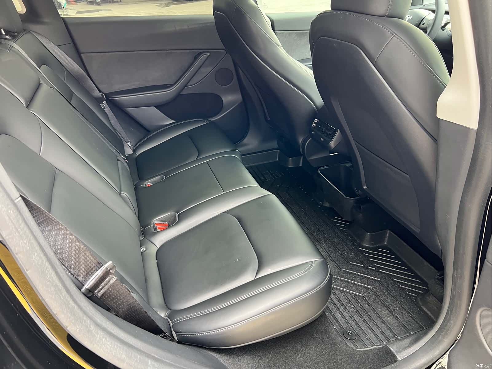 Tesla Model Y, 2023 10