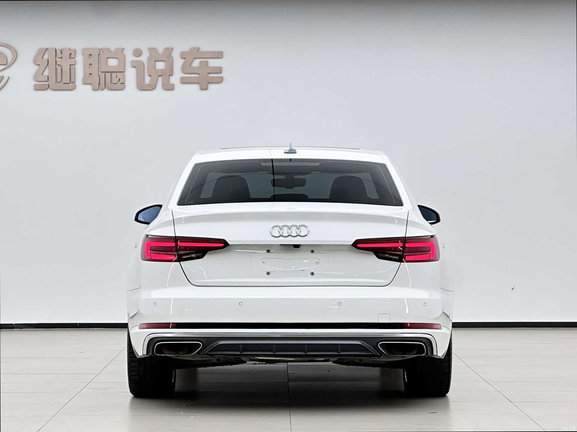 Audi A4L, 2019 все фото
