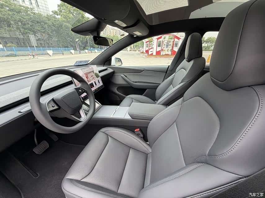 Tesla Model Y, 2026 8