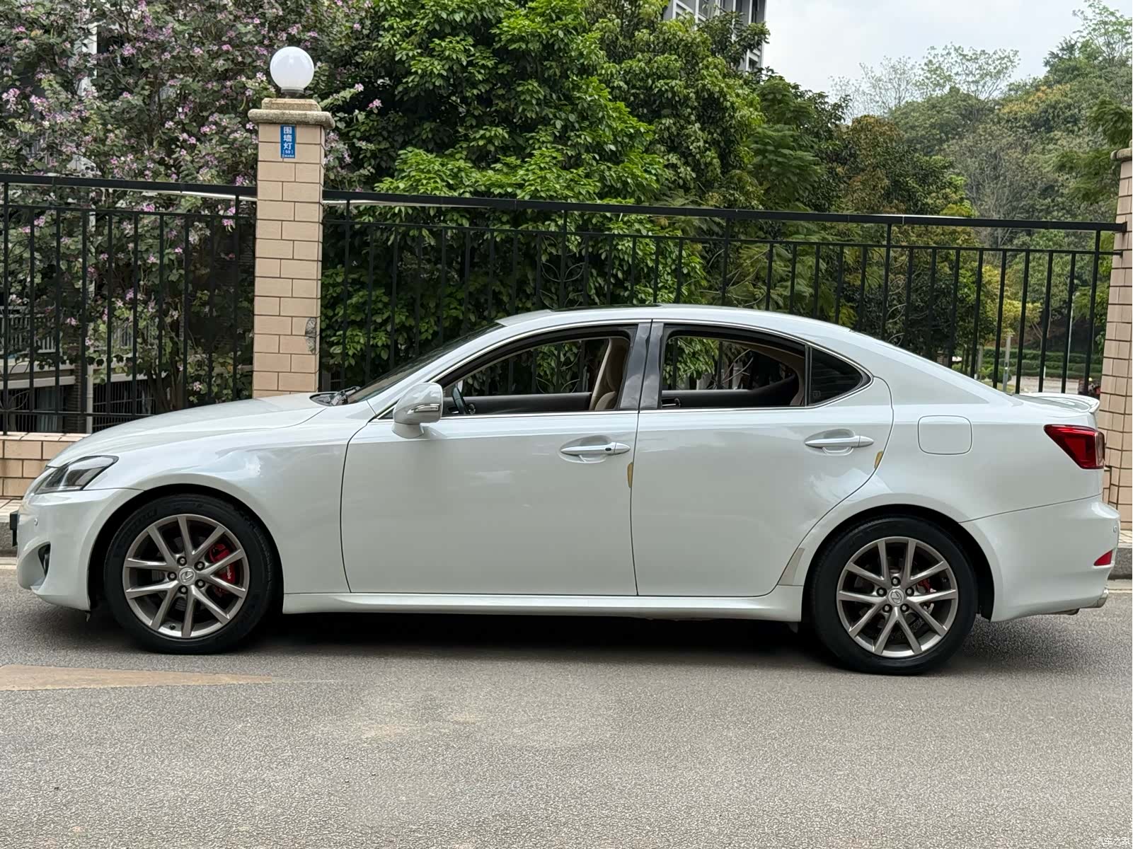 Lexus IS, 2011 все фото
