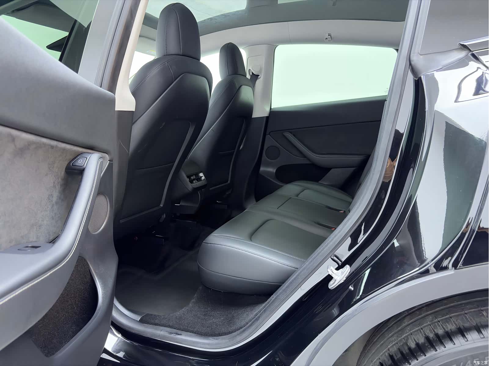 Tesla Model Y, 2021 4