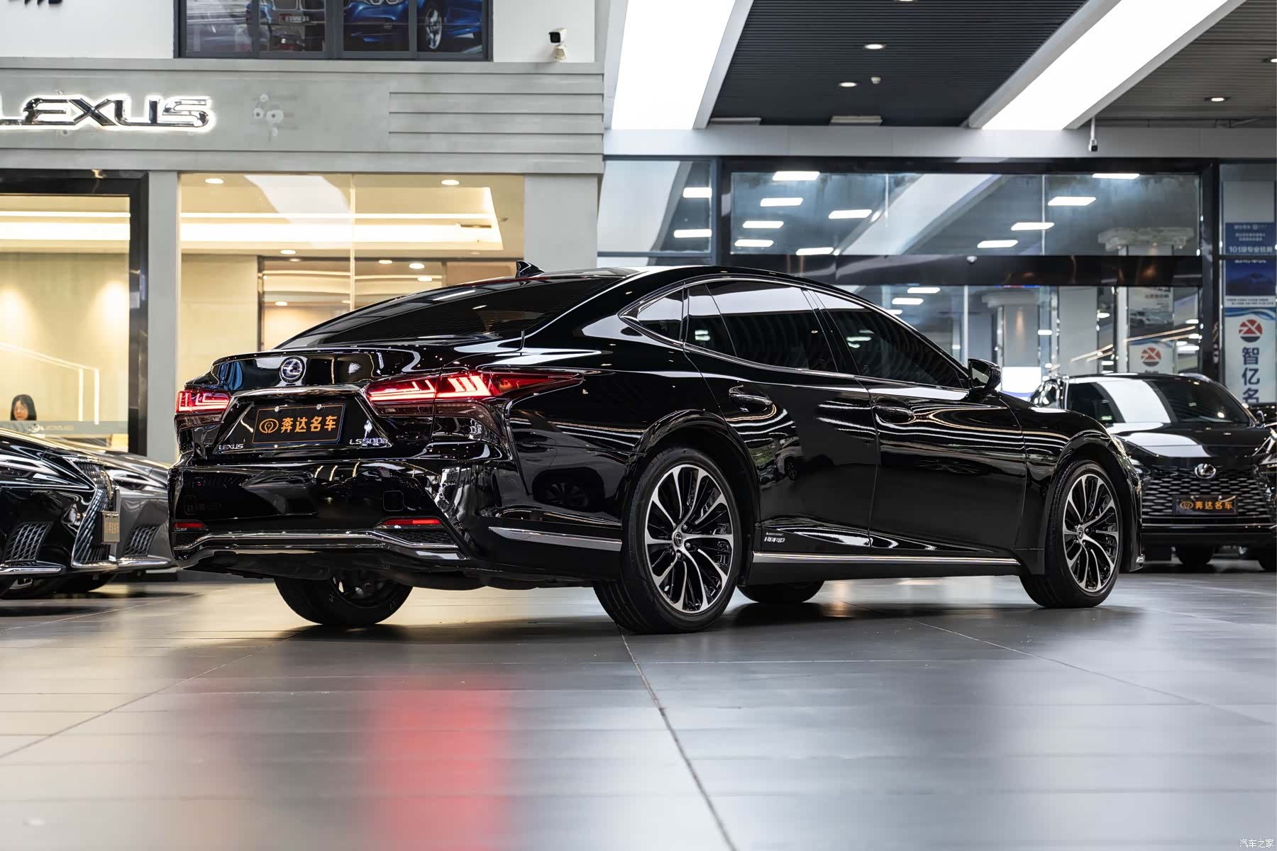 Lexus LS, 2022 3