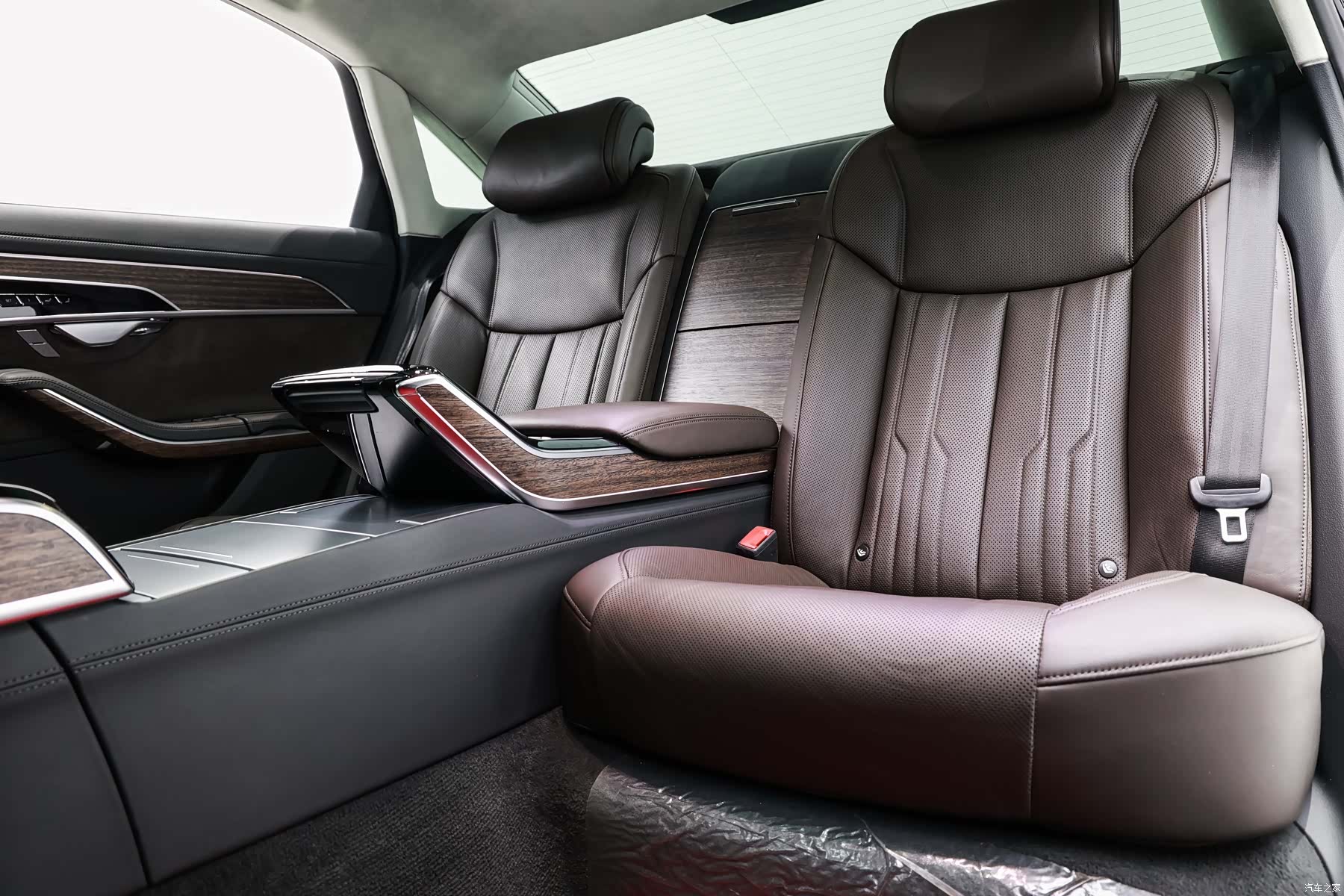 Audi A8L, 2019 11