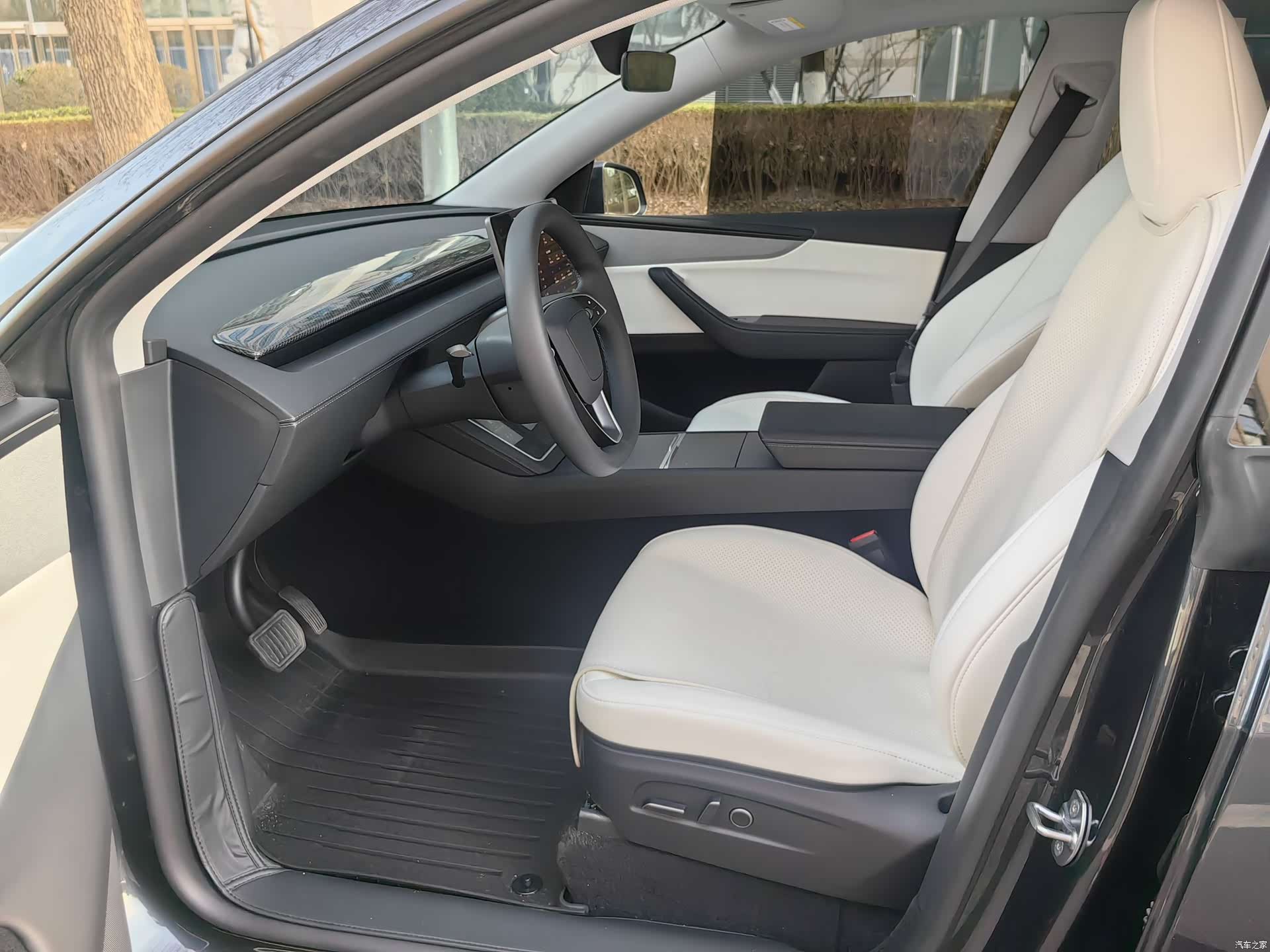 Tesla Model Y, 2025 22