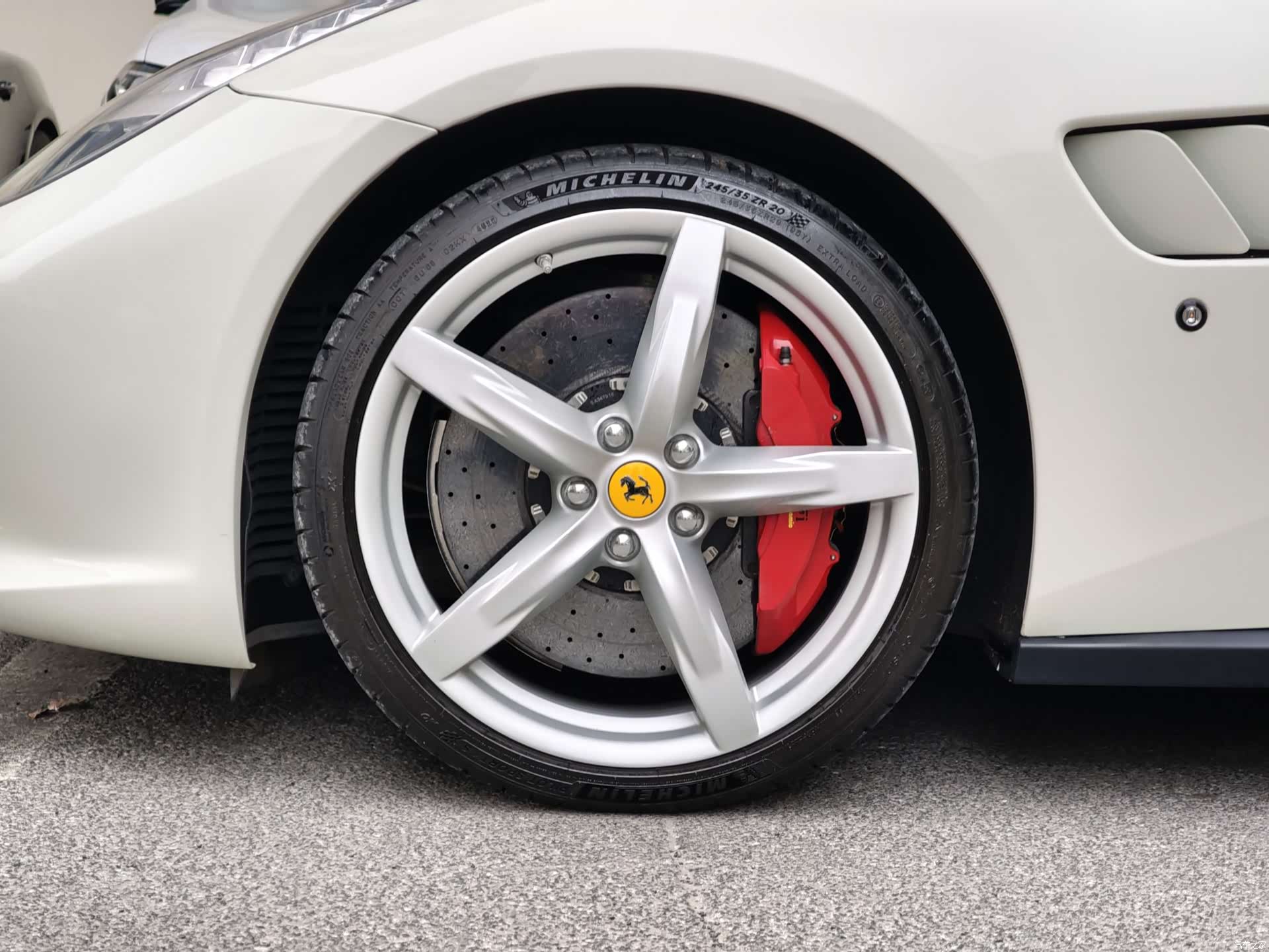 Ferrari GTC4Lus, 2019 8