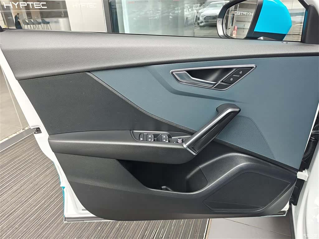 Audi Q2L, 2019 12