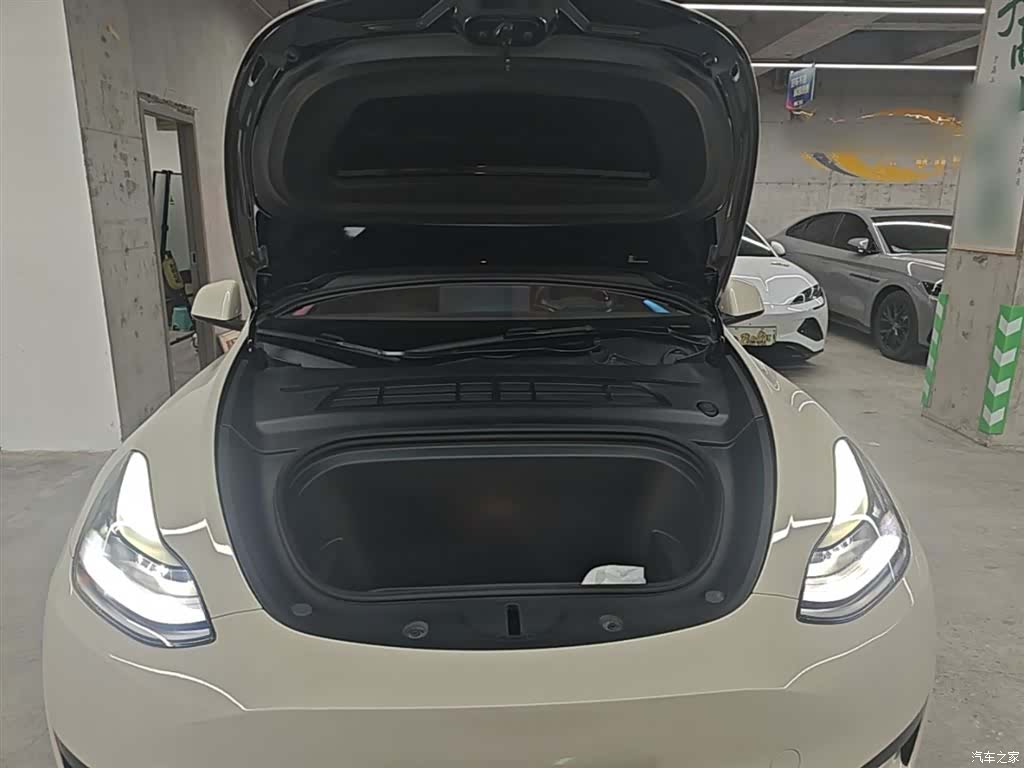 Tesla Model Y, 2023 20