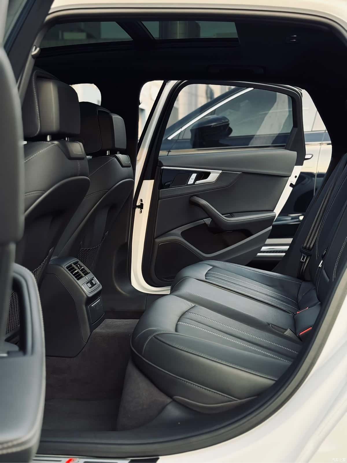 Audi A4L, 2024 10