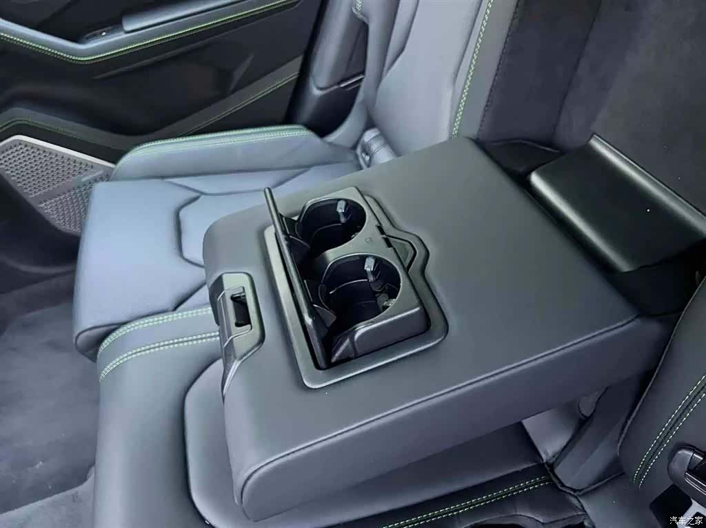 Lamborghini Urus, 2022 10